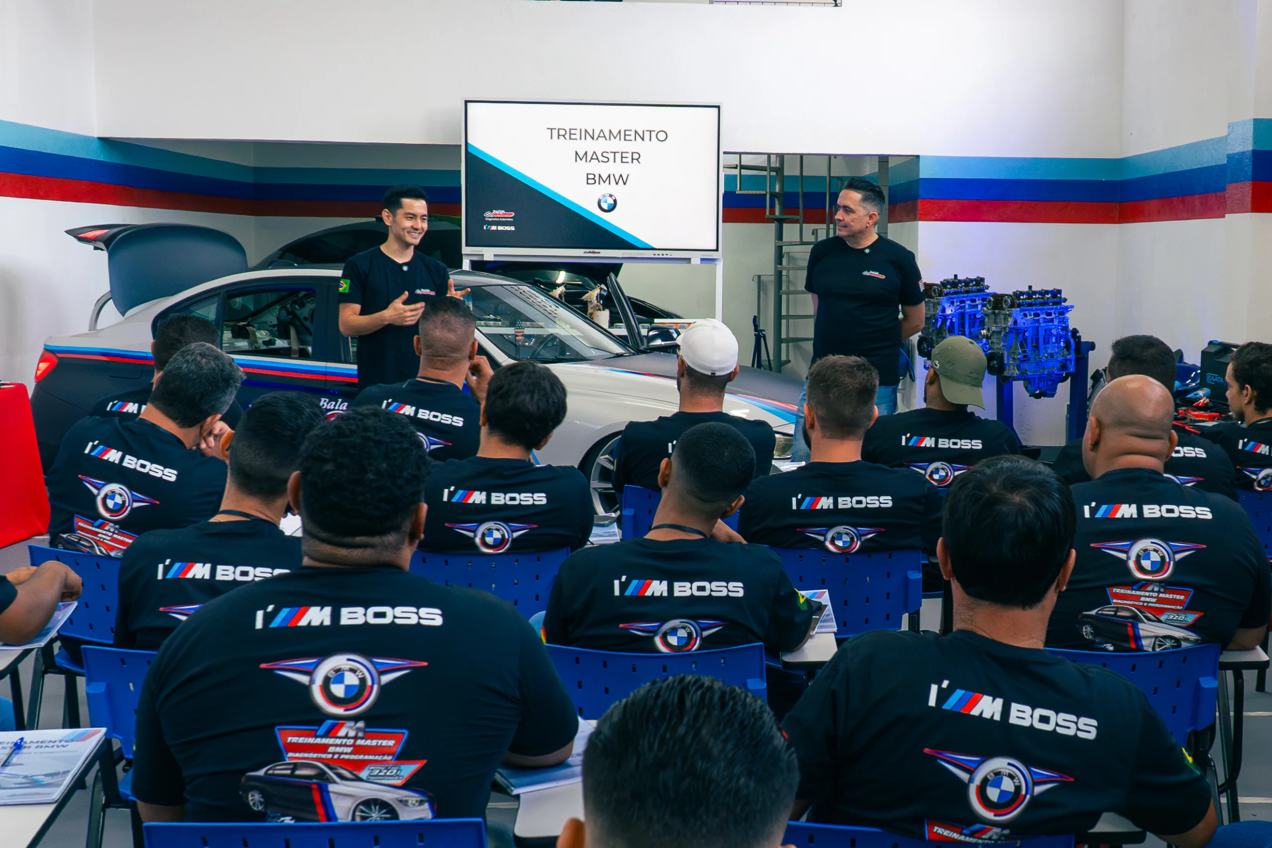 Turma em aula do Treinamento Master BMW na sede